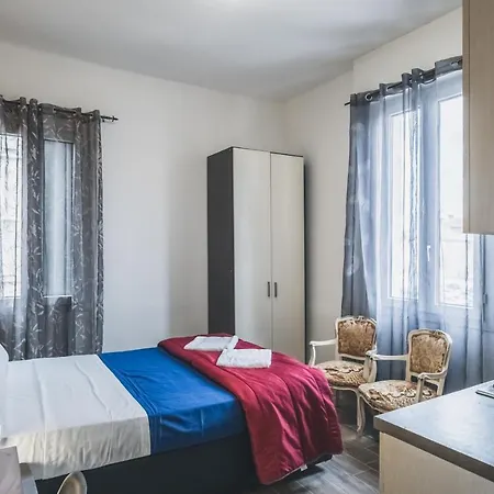 Bulldog Station With Private Wc, Ac, Tv Alojamento de Acomodação e Pequeno-almoço Mestre