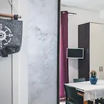 Bulldog Station With Private Wc, Ac, Tv فندق مبيت وإفطار 3*