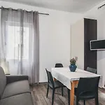 Bulldog Station With Private Wc, Ac, Tv فندق مبيت وإفطار