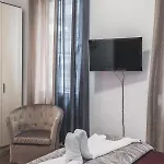 فندق مبيت وإفطار Bulldog Station With Private Wc, Ac, Tv ميستر