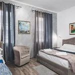 Bulldog Station With Private Wc, Ac, Tv ميستر