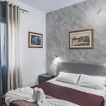 Bulldog Station With Private Wc, Ac, Tv 3* ميستر