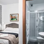 فندق مبيت وإفطار Bulldog Station With Private Wc, Ac, Tv