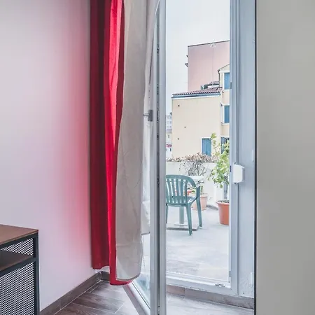 לינה וארוחת בוקר Bulldog Station With Private Wc, Ac, Tv