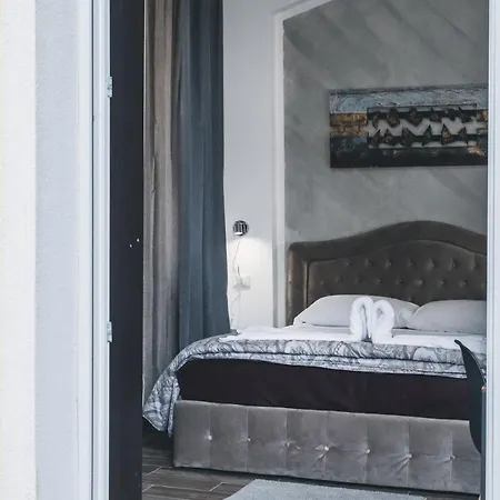 Bulldog Station With Private Wc, Ac, Tv * Местре