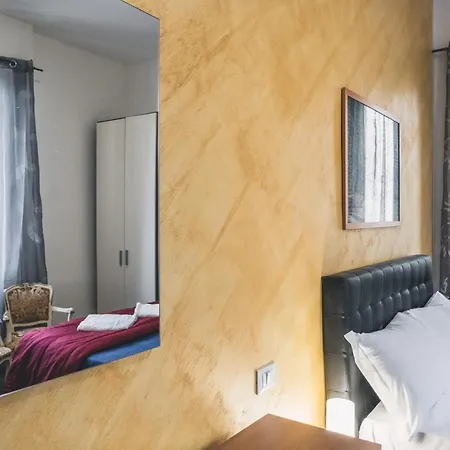 לינה וארוחת בוקר Bulldog Station With Private Wc, Ac, Tv מסטרה