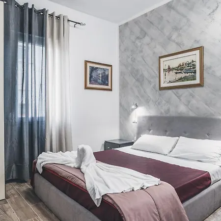 B&B Bulldog Station With Private Wc, Ac, Tv