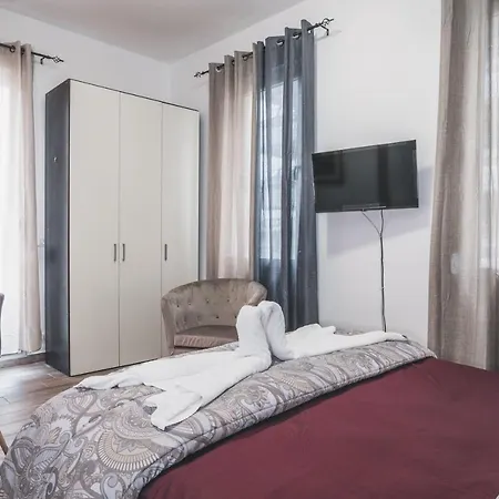 Bulldog Station With Private Wc, Ac, Tv 3* 메스트레