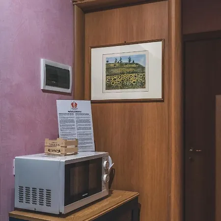 Bulldog Station With Private Wc, Ac, Tv לינה וארוחת בוקר מסטרה