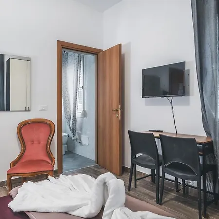 Bulldog Station With Private Wc, Ac, Tv * Местре