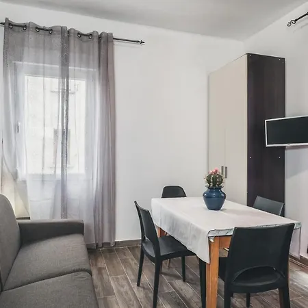 Bulldog Station With Private Wc, Ac, Tv Отель типа 