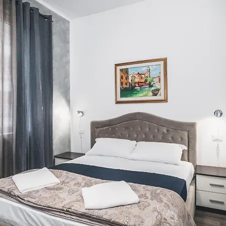 Bulldog Station With Private Wc, Ac, Tv לינה וארוחת בוקר 3*