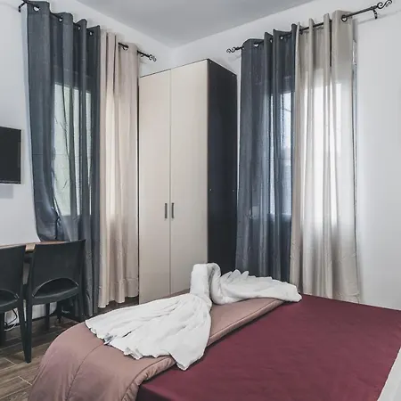 住宿加早餐酒店 Bulldog Station With Private Wc, Ac, Tv 梅斯特雷