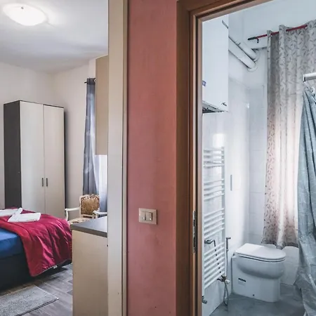 Bulldog Station With Private Wc, Ac, Tv מסטרה