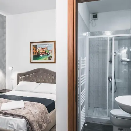 לינה וארוחת בוקר Bulldog Station With Private Wc, Ac, Tv