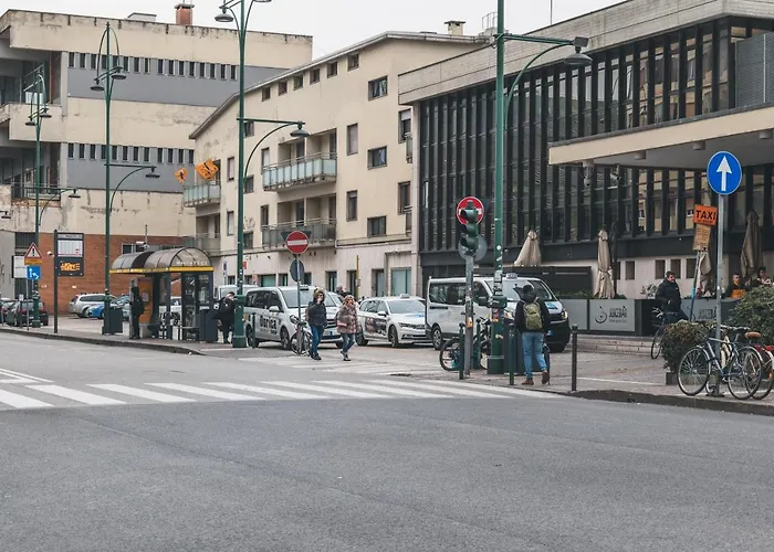 Bulldog Station With Private Wc, Ac, Tv 메스트레