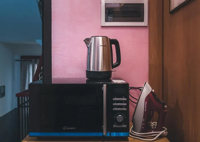 B&B Bulldog Station With Private Wc, Ac, Tv 메스트레