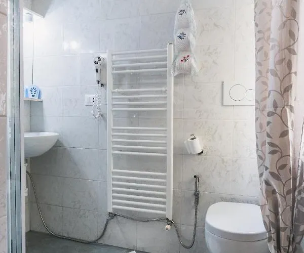 B&B Bulldog Station With Private Wc, Ac, Tv 3*