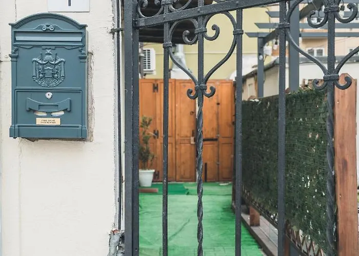 Bulldog Station With Private Wc, Ac, Tv