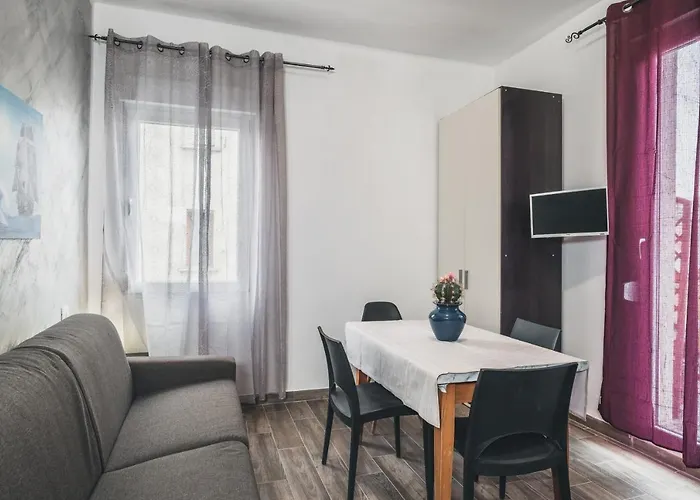 Bulldog Station With Private Wc, Ac, Tv B&B