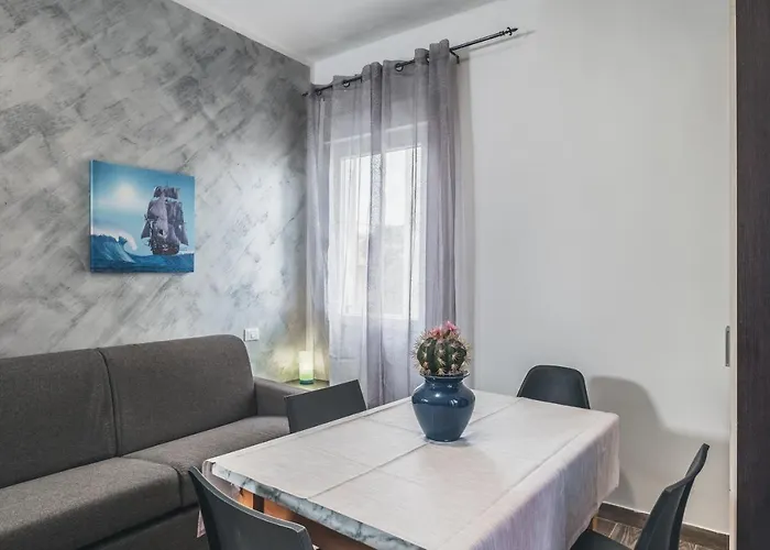 Bulldog Station With Private Wc, Ac, Tv B&B