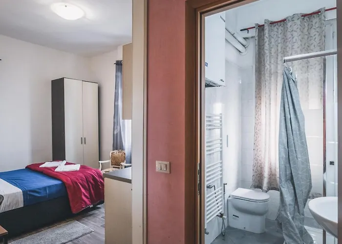 Bulldog Station With Private Wc, Ac, Tv 메스트레