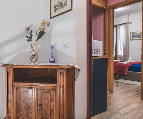 Bulldog Station With Private Wc, Ac, Tv 3*