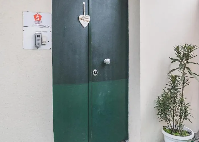 B&B Bulldog Station With Private Wc, Ac, Tv 3*