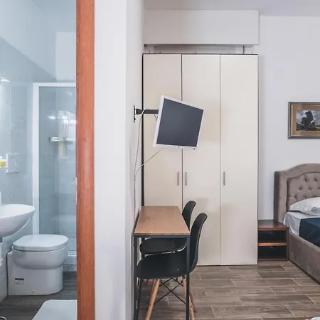 Bed & Breakfast Bulldog Station With Private Wc, Ac, Tv *