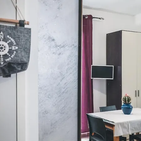 Bulldog Station With Private Wc, Ac, Tv Bed & Breakfast *